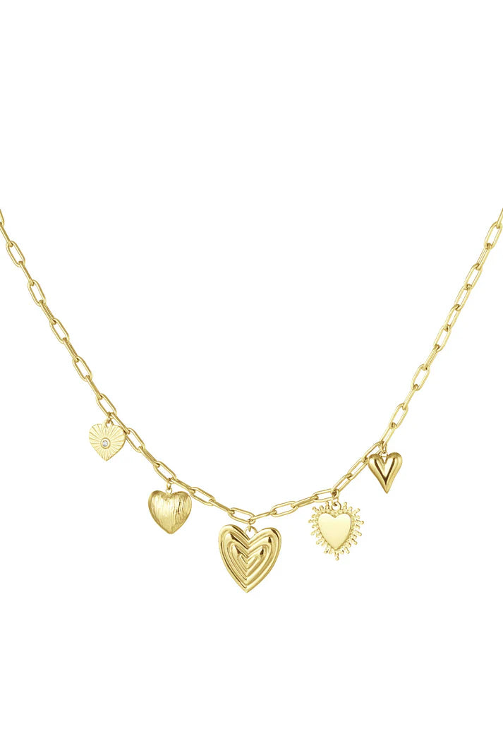 Hoe leuk is deze bedelketting met vrolijke hangertjes? Een must voor jouw necklace party. De ketting is gemaakt van stainless steel. De afmeting van de ketting is 38 centimeter en hij is 5 centimeter te verstellen.