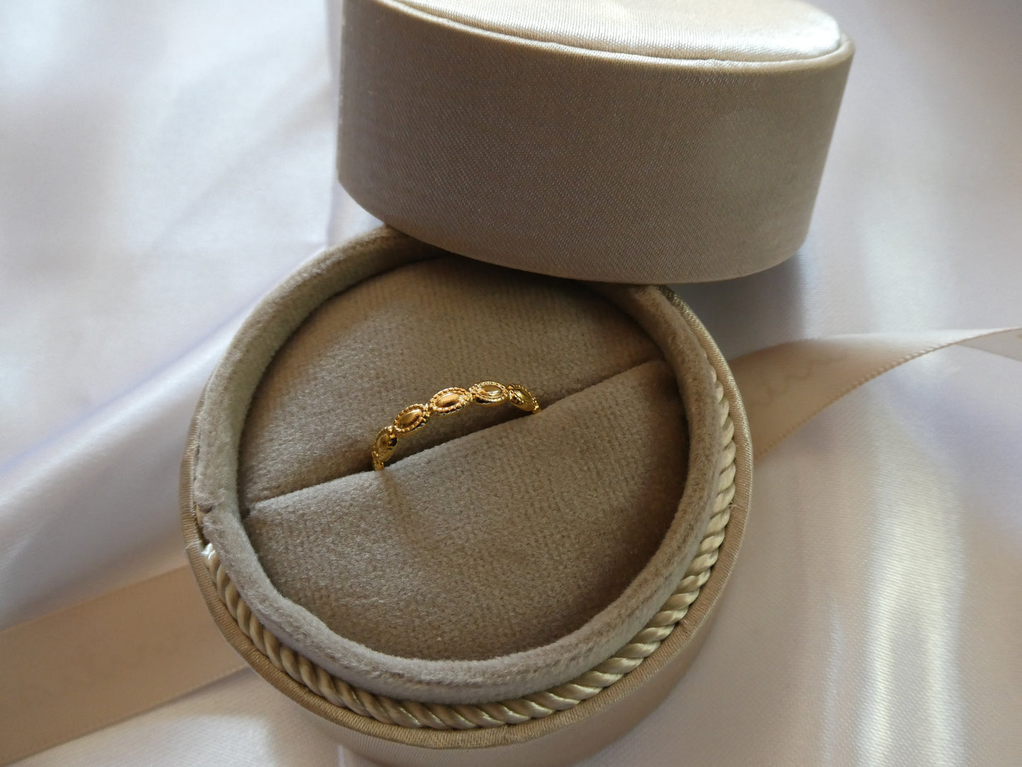 Ring golden leaf
