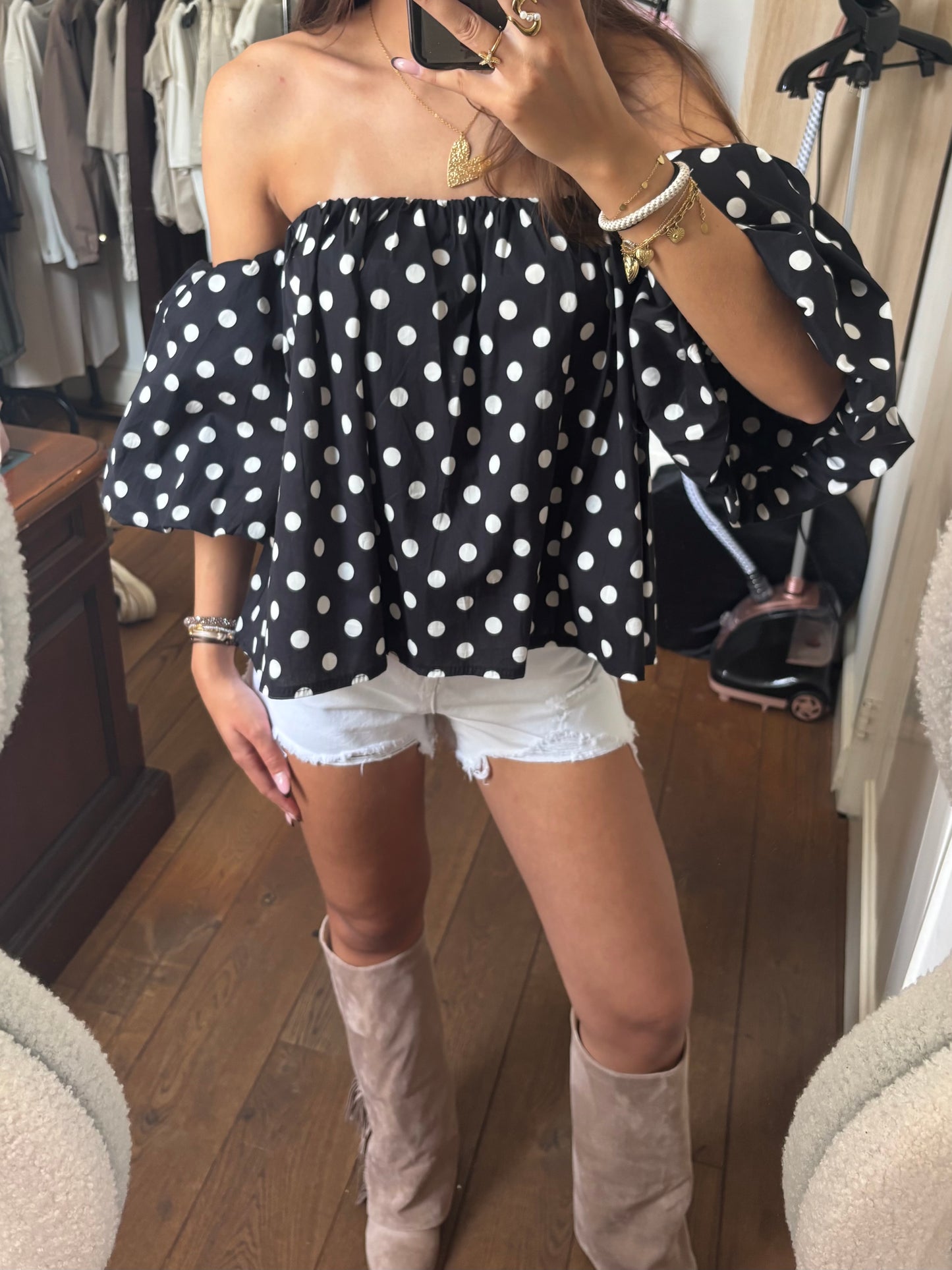 Off shoulder polkadot top - zwart