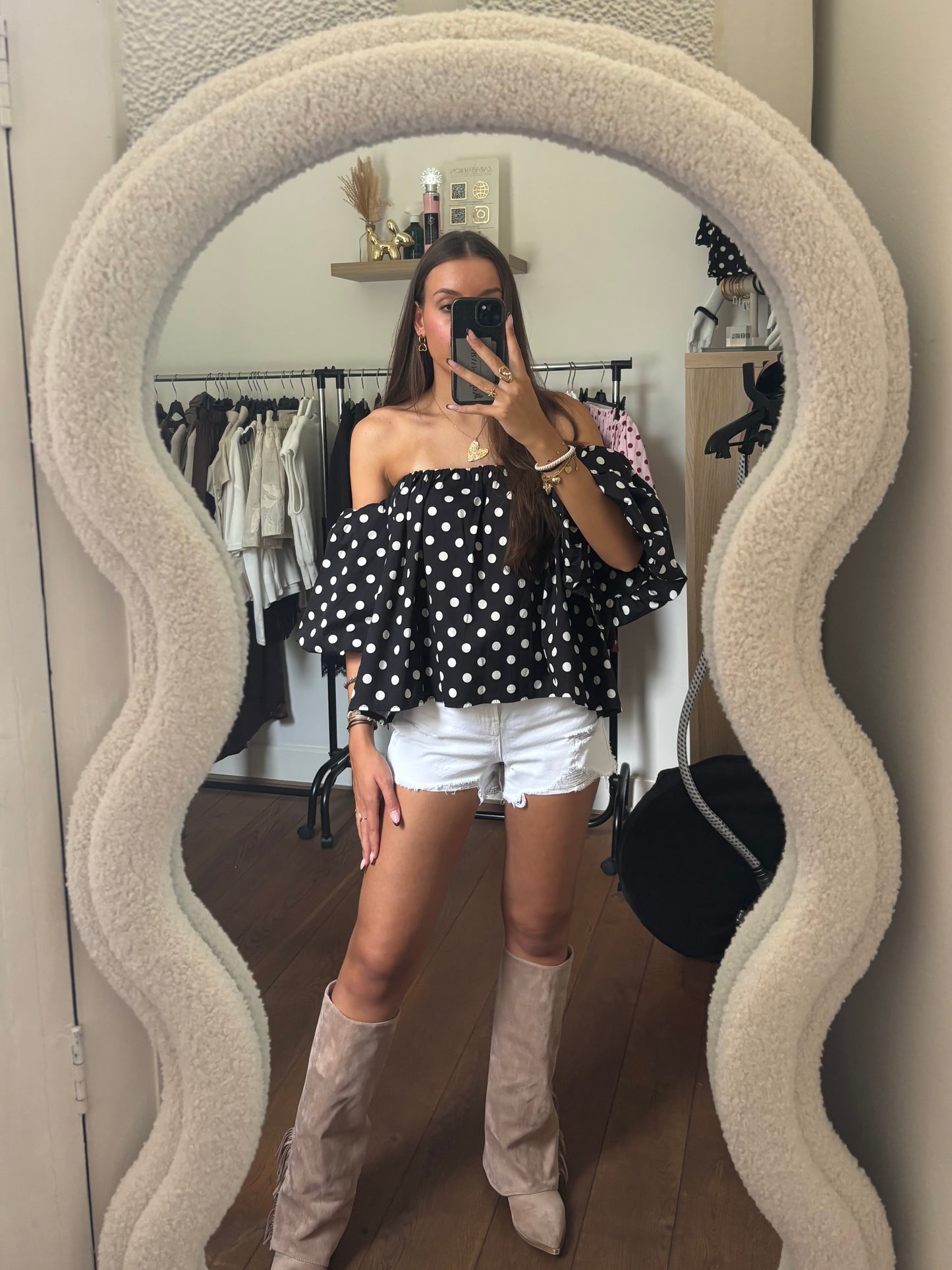 Off shoulder polkadot top - zwart