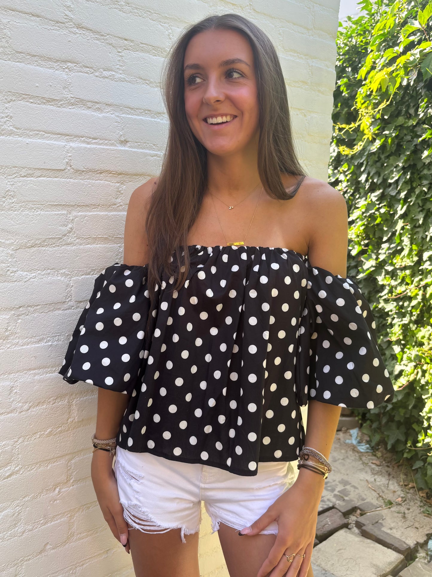 Off shoulder polkadot top - zwart