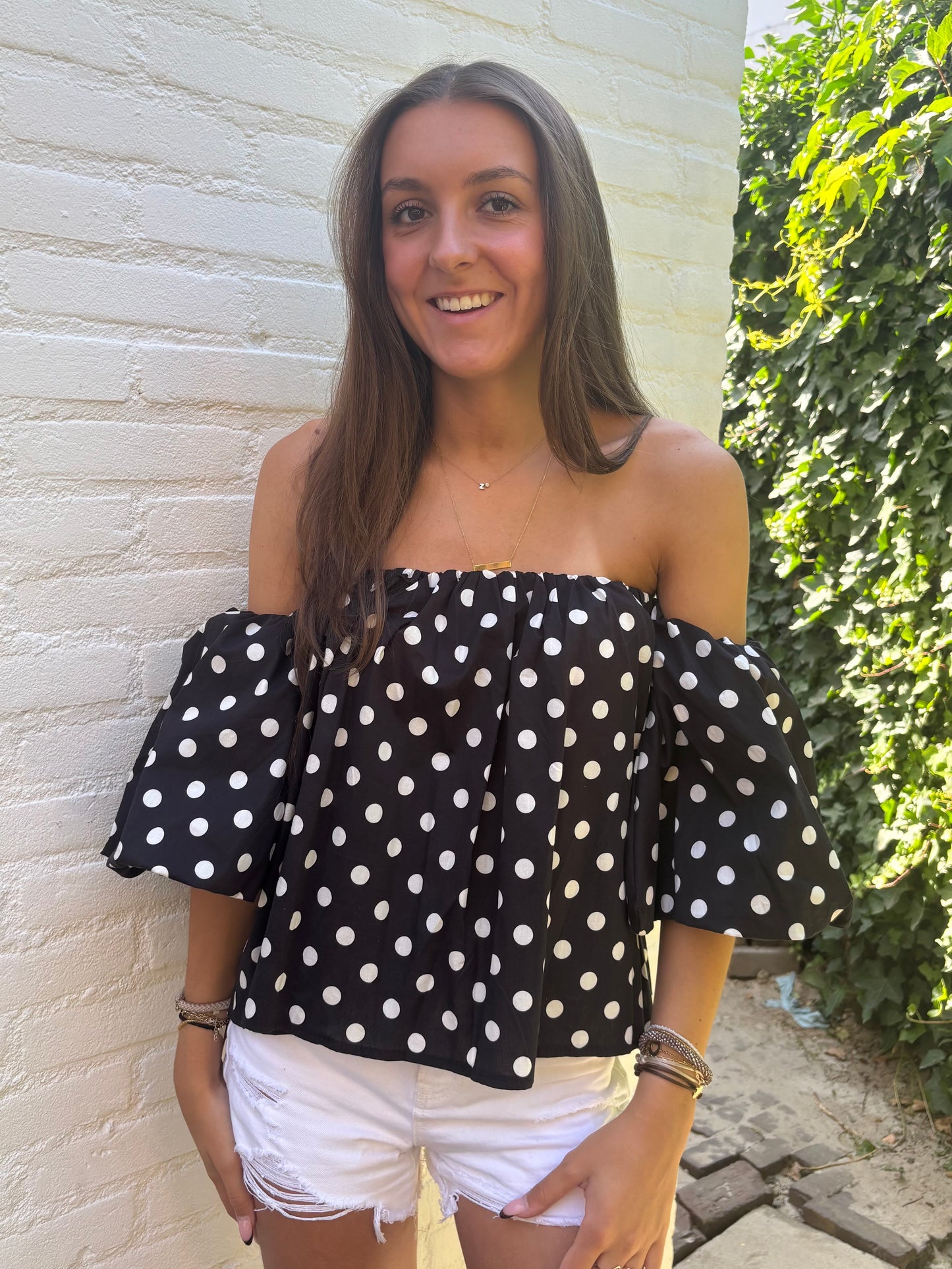Off shoulder polkadot top - zwart