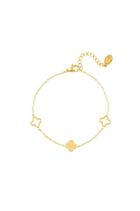Roestvrijstalen armband met klavertjes. De armband is verkrijgbaar in de kleur goud. Leuk te combineren met de soortgelijke ketting.